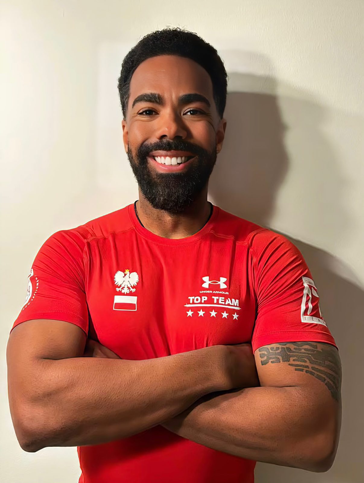 Rafael com a camisa do Top Team, seleção de kettlebell da Polônia